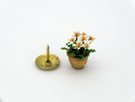 Handmade 1/24th/half Scale Dollshouse Daisies (image for) Handmade 1/24th/half Scale Dollshouse Daisies